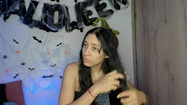 TANIA 06 online show from November 2025 09:31:01 PM