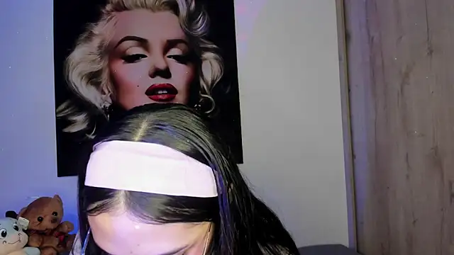 TANIA 06 online show from October 2025 01:31:01 PM