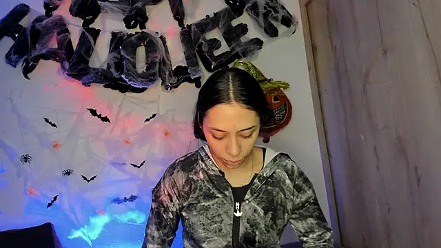 TANIA 06 online show from November 2025 01:16:01 PM