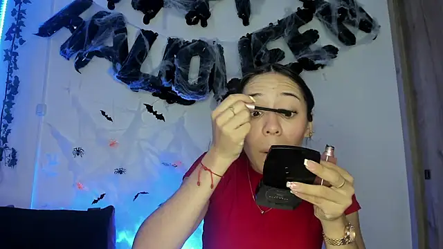 TANIA 06 online show from November 2025 01:15:01 PM