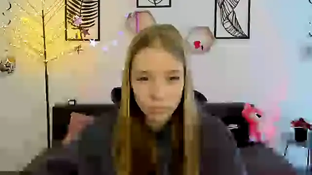 Snapshot of AnnNorriss chatting on February 2025 01:43:01 PM AnnNorriss online show from February 2025 01:43:01 PM
