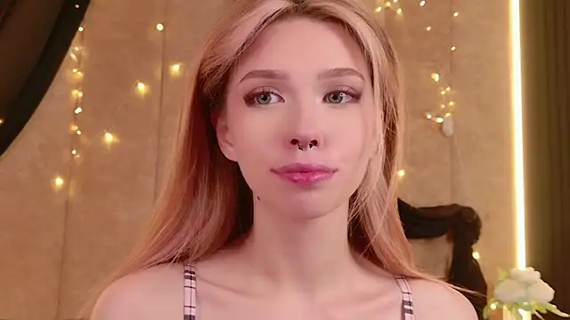 Snapshot of Sierra_Fane chatting on June 2026 06:14:02 AM Sierra Fane online show from June 2026 06:14:02 AM