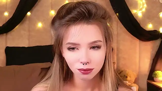 Snapshot of Sierra_Fane chatting on December 2025 10:50:02 AM Sierra Fane online show from December 2025 10:50:02 AM