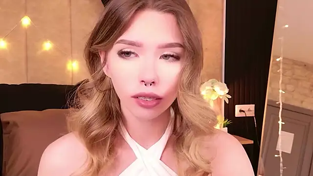 Snapshot of Sierra_Fane chatting on December 2025 10:36:02 AM Sierra Fane online show from December 2025 10:36:02 AM