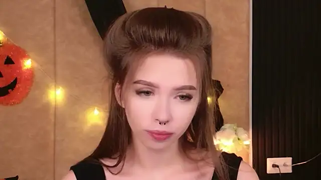 Snapshot of Sierra_Fane chatting on November 2025 06:18:02 AM Sierra Fane online show from November 2025 06:18:02 AM