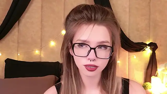 Snapshot of Sierra_Fane chatting on December 2025 11:05:01 AM Sierra Fane online show from December 2025 11:05:01 AM