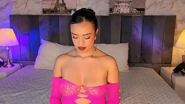 Snapshot of LiaHilton2 chatting on November 2025 02:31:02 PM LiaHilton2 online show from November 2025 02:31:02 PM