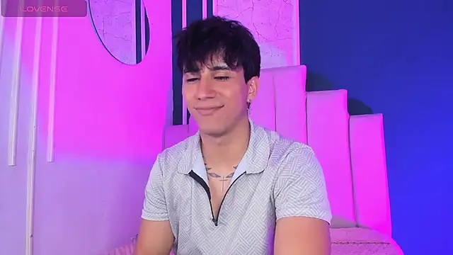 Allex Cano online show from November 2025 03:43:01 AM