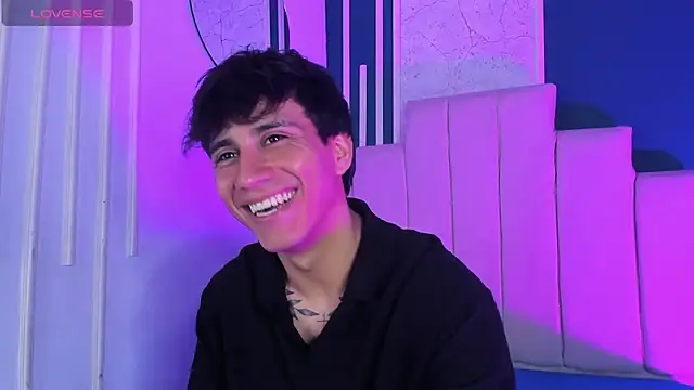 Allex Cano online show from November 2025 03:43:01 AM