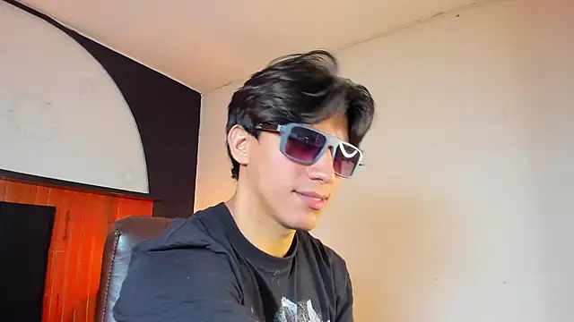 Allex Cano online show from April 2026 07:58:02 PM