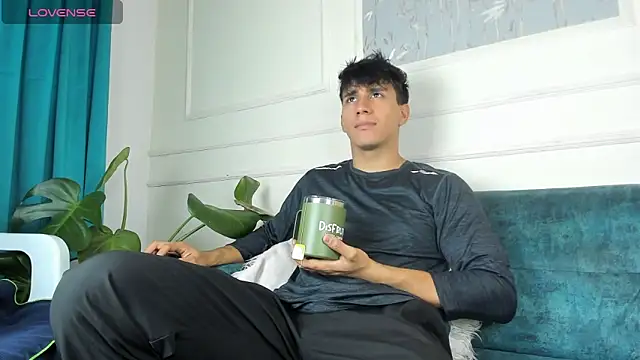 Allex Cano online show from December 2025 01:16:02 PM