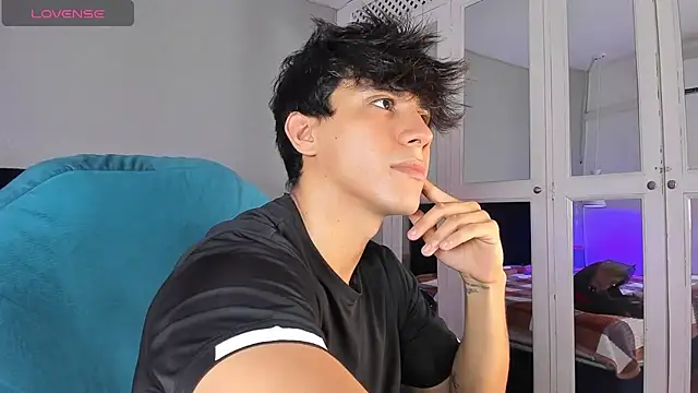 Allex Cano online show from February 2026 08:20:02 PM