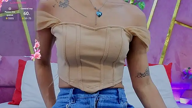 Snapshot of EmmyCortez chatting on December 2025 11:53:01 AM EmmyCortez online show from December 2025 11:53:01 AM