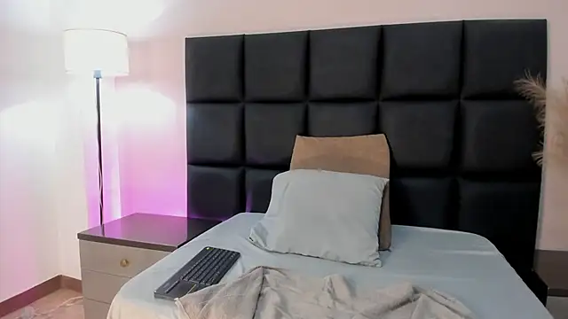 Zamira Taylor online show from March 2026 12:54:02 AM