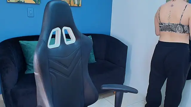 Zamira Taylor online show from November 2025 03:32:02 AM