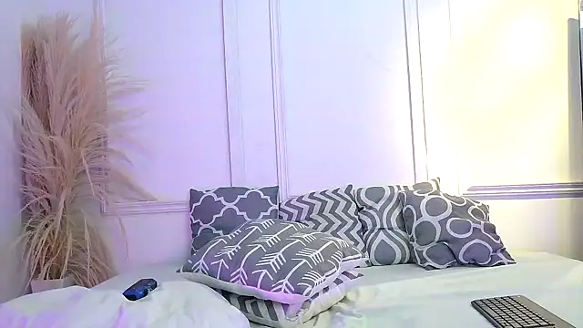 luna stanford online show from March 2025 02:16:02 AM