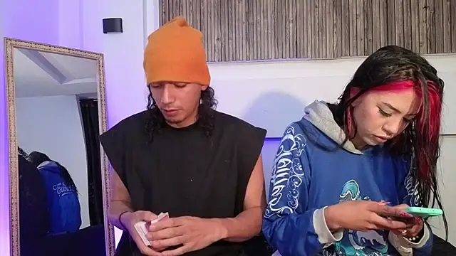 Snapshot of aron_and_paula chatting on December 2025 03:29:02 AM aron and paula online show from December 2025 03:29:02 AM