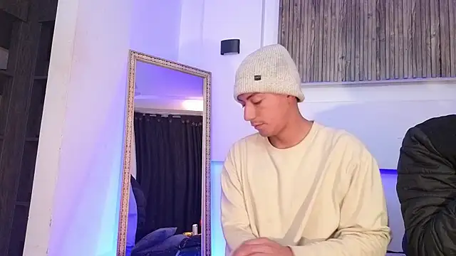 Snapshot of aron_and_paula chatting on November 2025 05:00:02 AM aron and paula online show from November 2025 05:00:02 AM