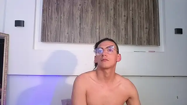 Snapshot of aron_and_paula chatting on November 2025 04:04:01 AM aron and paula online show from November 2025 04:04:01 AM