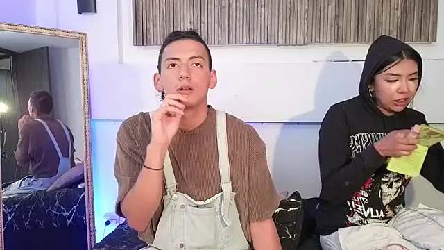 Snapshot of aron_and_paula chatting on November 2025 04:49:02 AM aron and paula online show from November 2025 04:49:02 AM