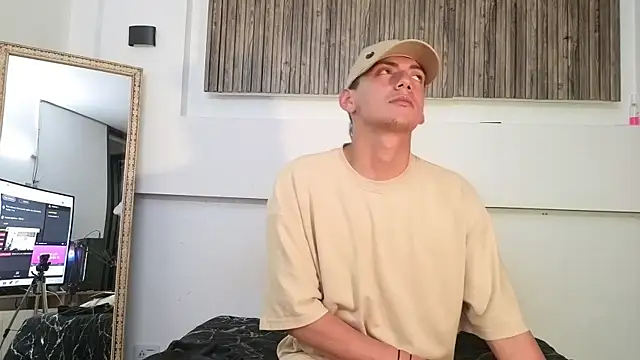 Snapshot of aron_and_paula chatting on November 2025 06:18:01 AM aron and paula online show from November 2025 06:18:01 AM