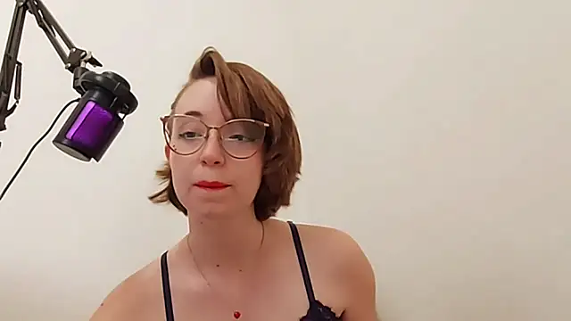 Snapshot of Elise_Nyx chatting on September 2025 02:02:01 PM Elise Nyx online show from September 2025 02:02:01 PM