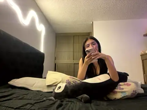 Snapshot of DesireLuxe chatting on January 2026 07:23:02 AM DesireLuxe online show from January 2026 07:23:02 AM