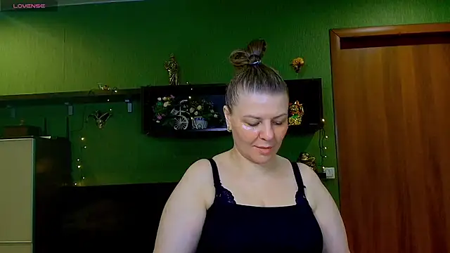 VeronikawGold online show from April 2026 11:17:02 AM