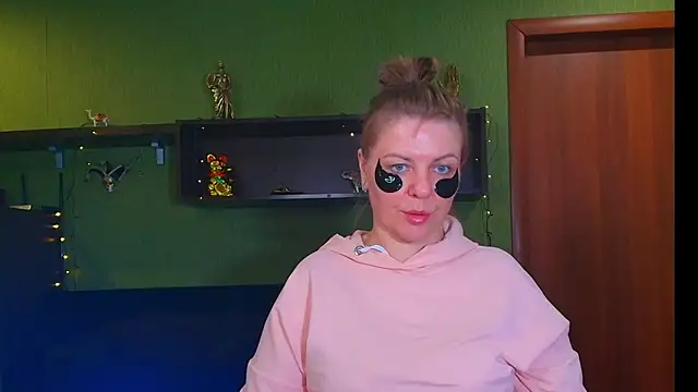 VeronikawGold online show from April 2026 07:10:02 PM