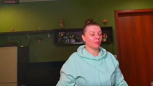 VeronikawGold online show from April 2026 06:47:01 PM