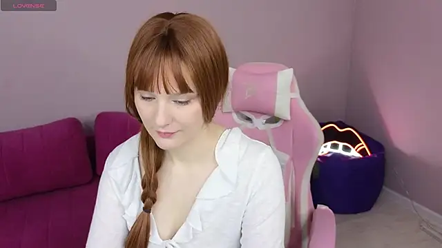 Snapshot of KristinMoore chatting on November 2025 08:18:02 AM KristinMoore online show from November 2025 08:18:02 AM