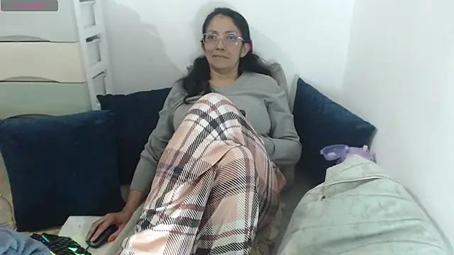 Snapshot of Sexyqueen_mature_ chatting on November 2025 12:37:01 AM Sexyqueen mature online show from November 2025 12:37:01 AM