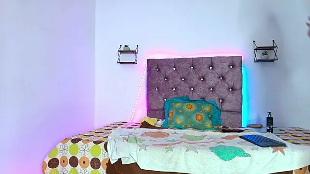 Rousemilf4u online show from April 2026 08:37:02 PM