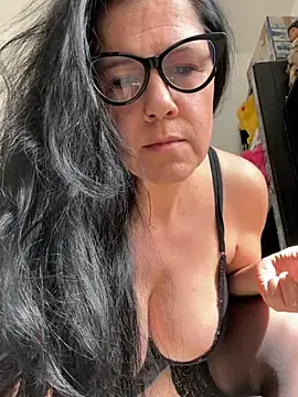 LadydeSade online show from April 2026 12:45:01 PM