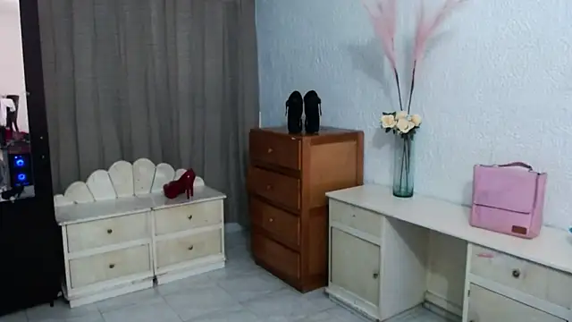 EngelCristaly online show from November 2025 05:08:01 AM