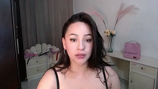 EngelCristaly online show from November 2025 03:23:02 AM