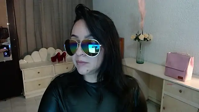 Snapshot of EngelCristaly chatting on February 2026 08:01:02 AM EngelCristaly online show from February 2026 08:01:02 AM