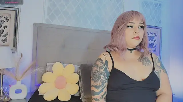 Carlaguzman  online show from November 2025 02:39:02 PM