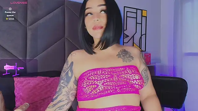 Carlaguzman  online show from June 2026 06:27:01 PM