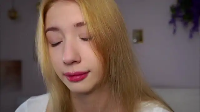 SunnivaCovil online show from December 2025 02:43:02 PM