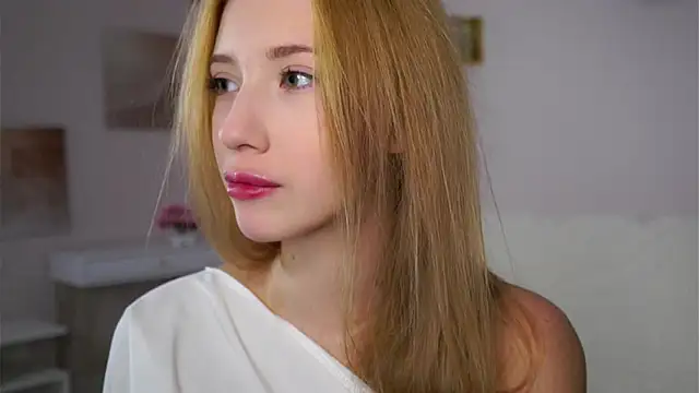 Snapshot of SunnivaCovil chatting on December 2025 02:49:02 PM SunnivaCovil online show from December 2025 02:49:02 PM