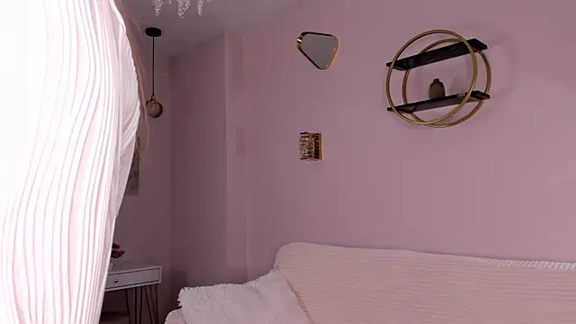 Snapshot of SunnivaCovil chatting on September 2025 03:12:01 PM SunnivaCovil online show from September 2025 03:12:01 PM