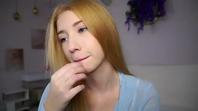 SunnivaCovil online show from December 2025 02:33:01 PM