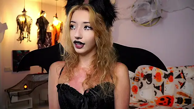 Snapshot of SunnivaCovil chatting on October 2025 02:04:01 PM SunnivaCovil online show from October 2025 02:04:01 PM