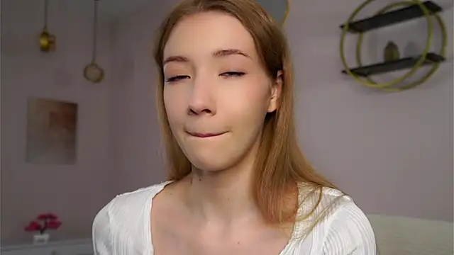 Snapshot of SunnivaCovil chatting on September 2025 02:43:02 PM SunnivaCovil online show from September 2025 02:43:02 PM