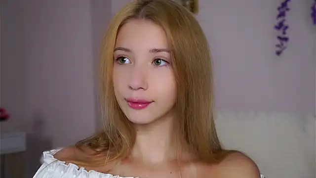 Snapshot of SunnivaCovil chatting on October 2025 01:34:01 PM SunnivaCovil online show from October 2025 01:34:01 PM