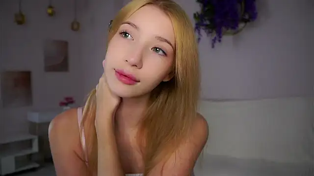 SunnivaCovil online show from December 2025 02:56:01 PM