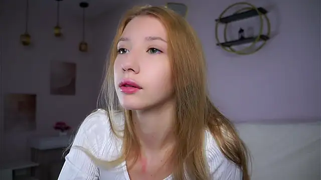 Snapshot of SunnivaCovil chatting on November 2025 01:37:01 PM SunnivaCovil online show from November 2025 01:37:01 PM