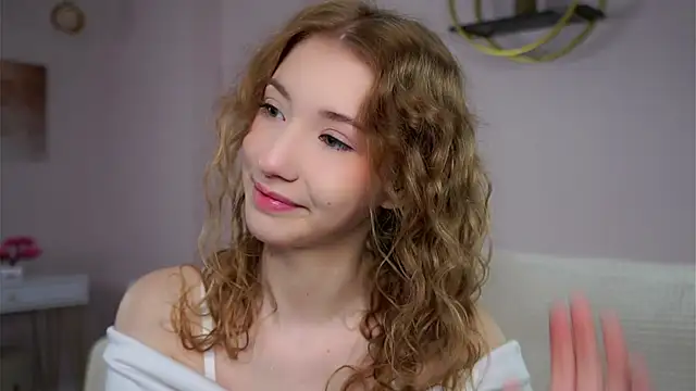 Snapshot of SunnivaCovil chatting on September 2025 02:00:02 PM SunnivaCovil online show from September 2025 02:00:02 PM