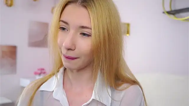 SunnivaCovil online show from February 2026 02:38:02 PM